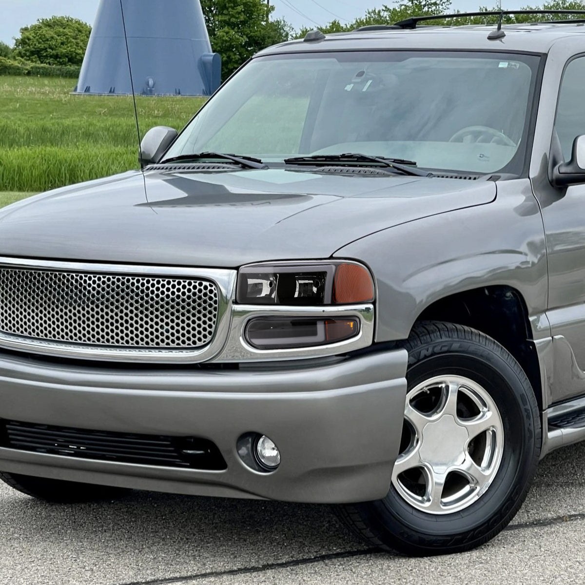 Spec-D 99-06 GMC Sierra Denali /00-06 Yukon OEM Bumper Lights Black