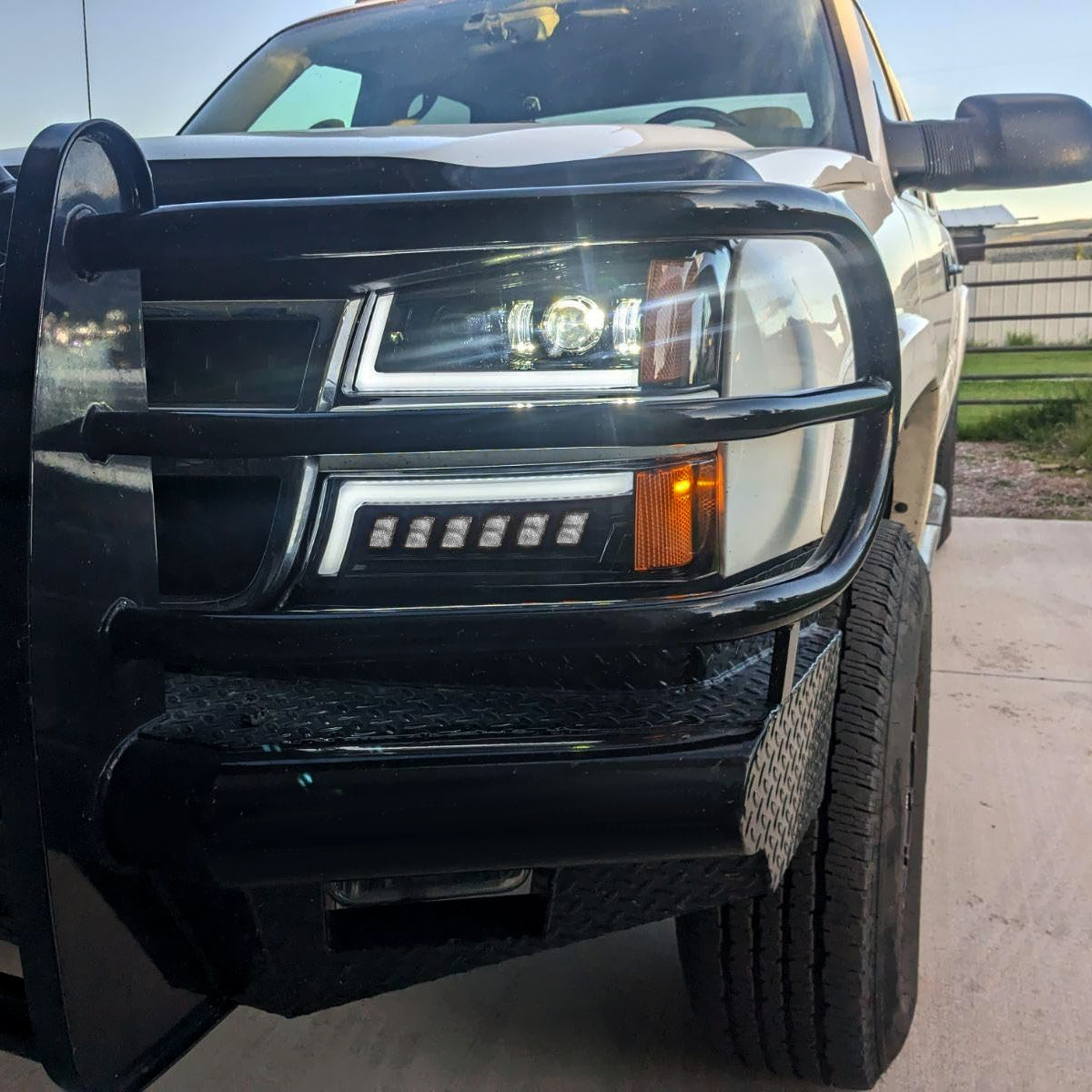 Spec-D 03-06 Chevy Silverado GMC Sierra Headlights Halo Black/Smoked