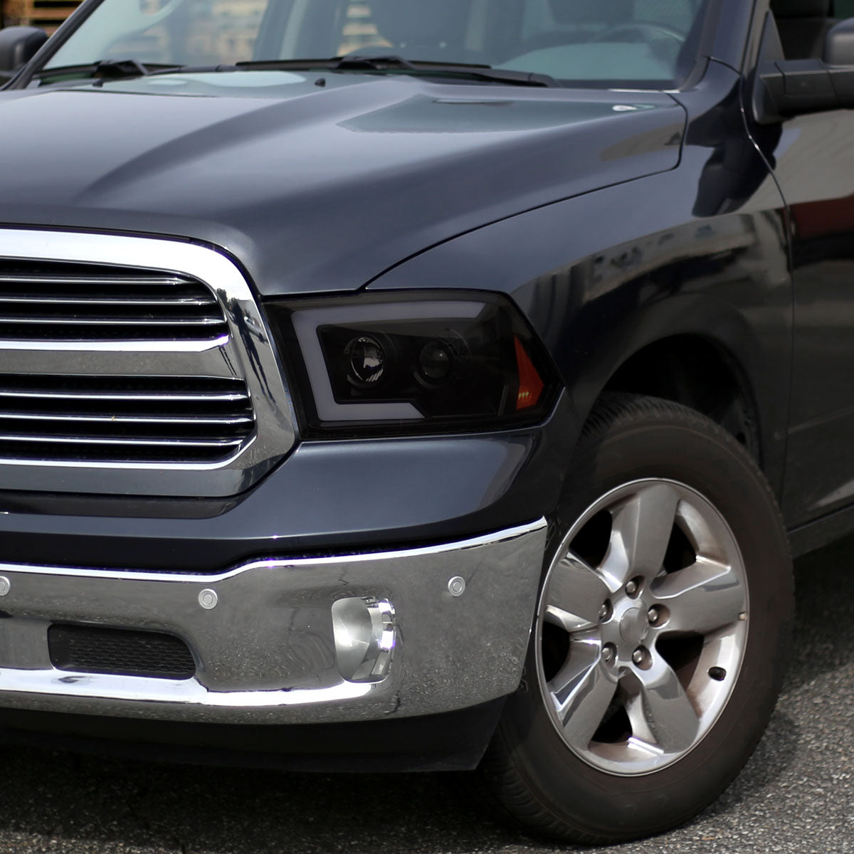 Spec-D 10-18 Dodge Ram/19-21 Ram Classic SEQ Pro Headlights Blk/Smoked