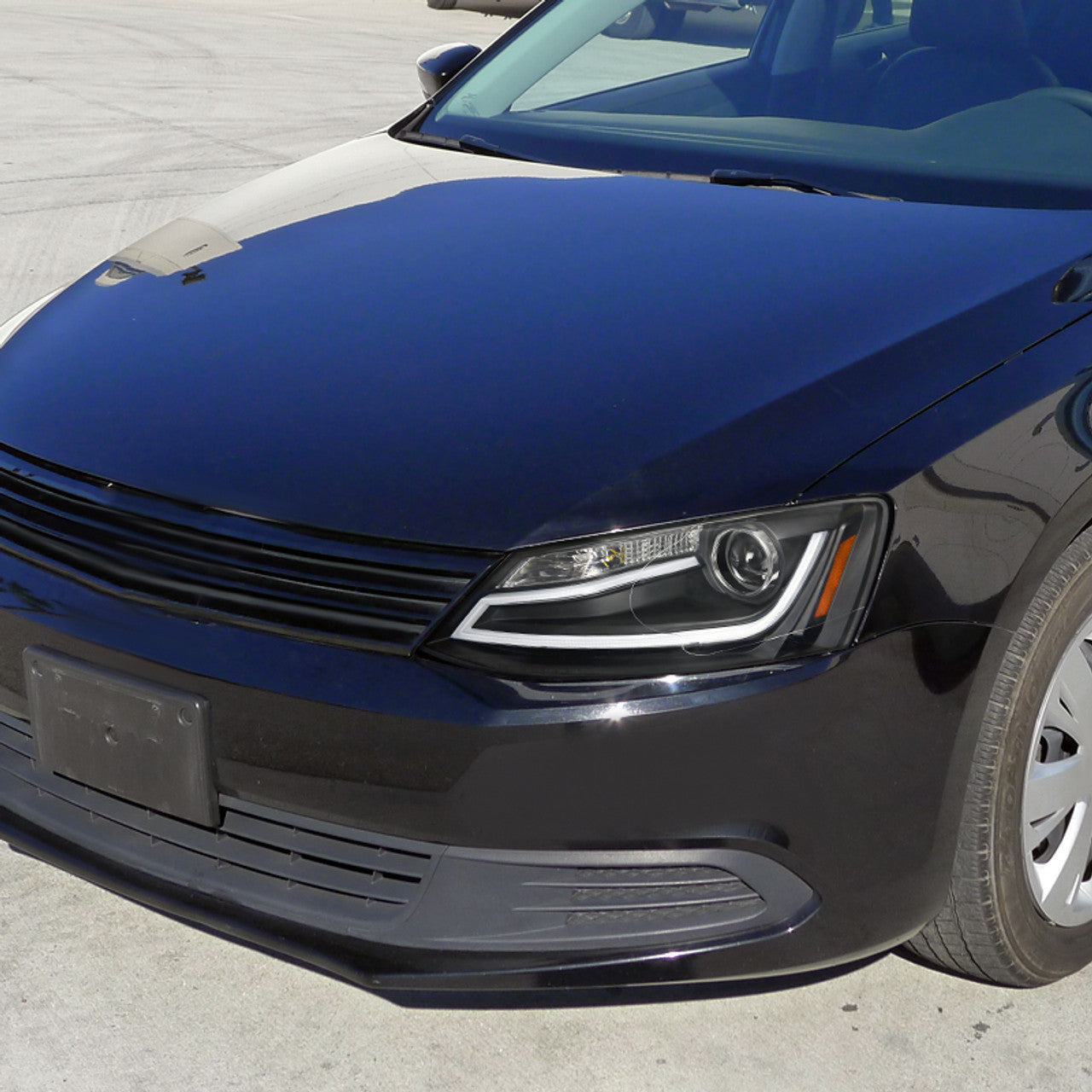 Spec-D 11-18 VW Jetta MK6 Headlights LED Bar Projector Matte Black/Clear