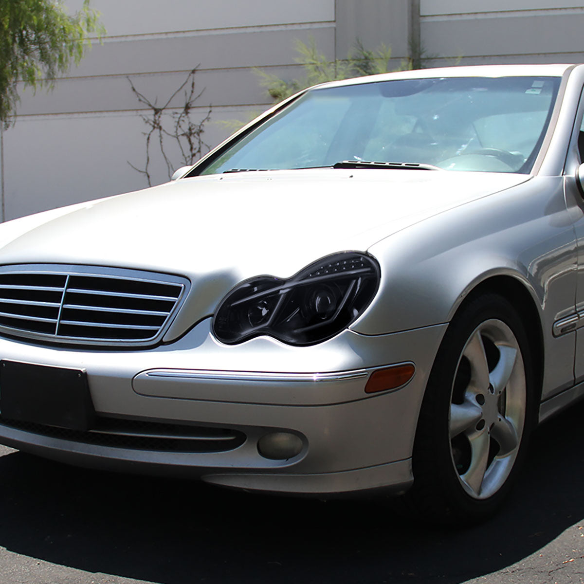 Spec-D 01-07 Benz W203 C Class 4DR LED Bar Headlights Black/Smoked