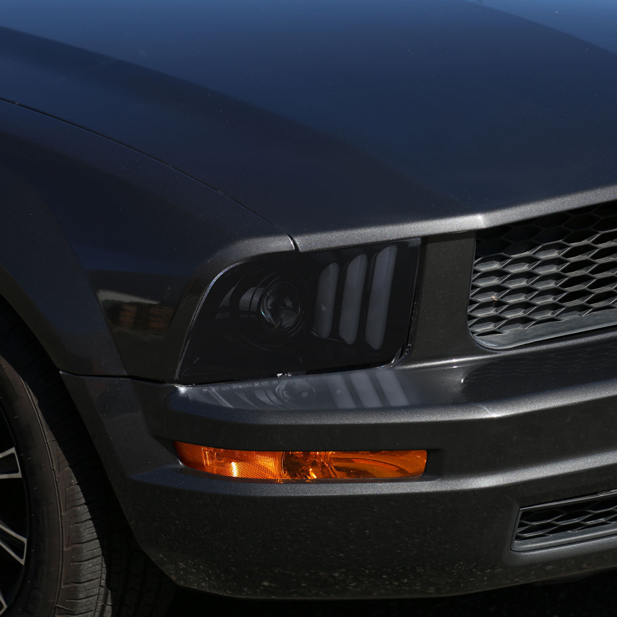 Spec-D 05-09 Ford Mustang LED Bar Projector Headlights Chrome/Smoked